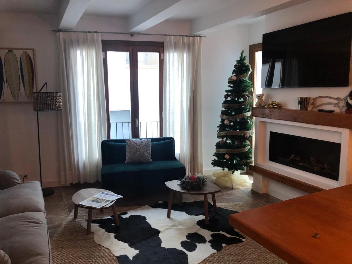 Big Family House In The Center Of El Port De La Selvaアパートメント エクステリア 写真