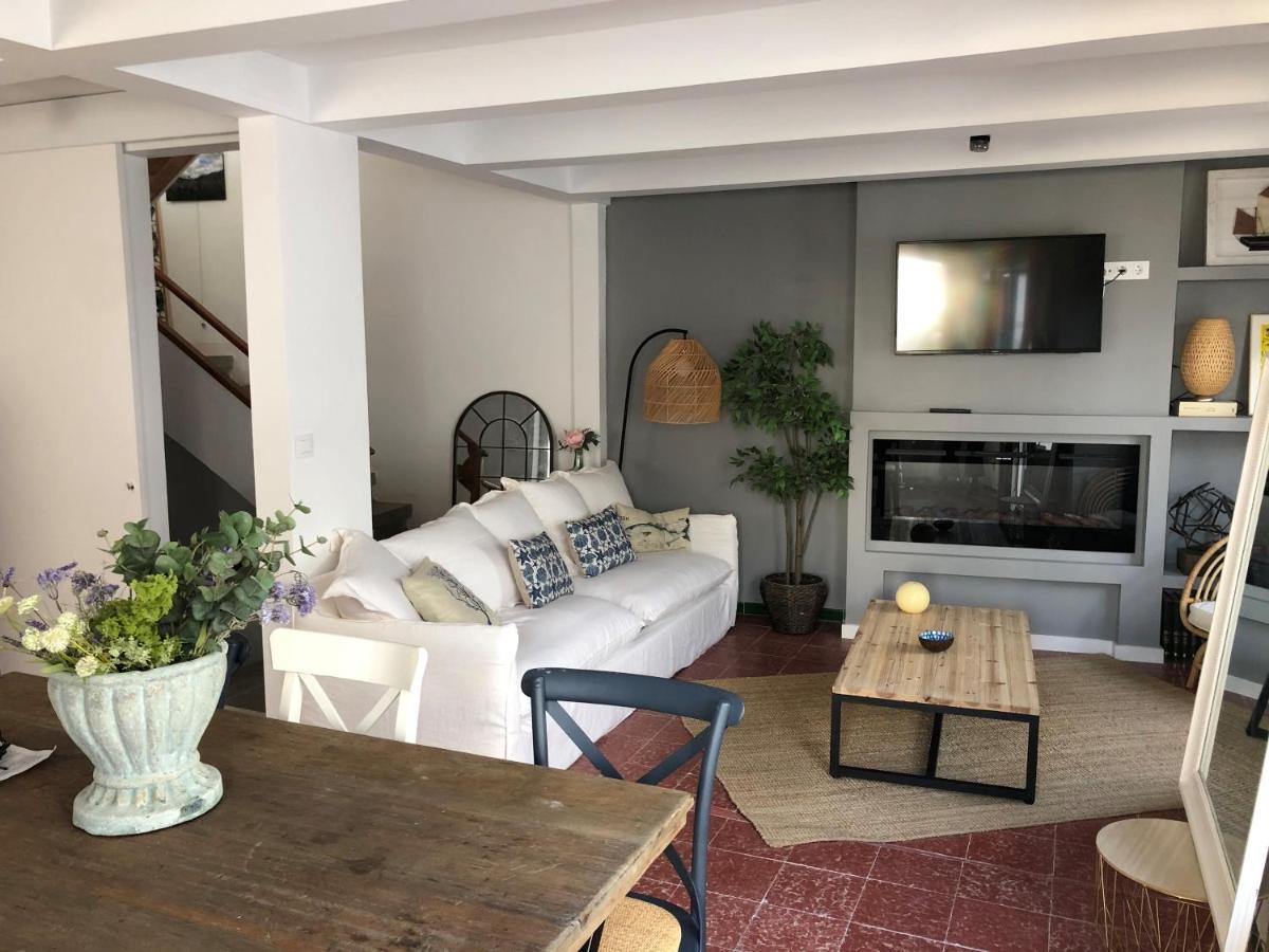 Big Family House In The Center Of El Port De La Selvaアパートメント エクステリア 写真