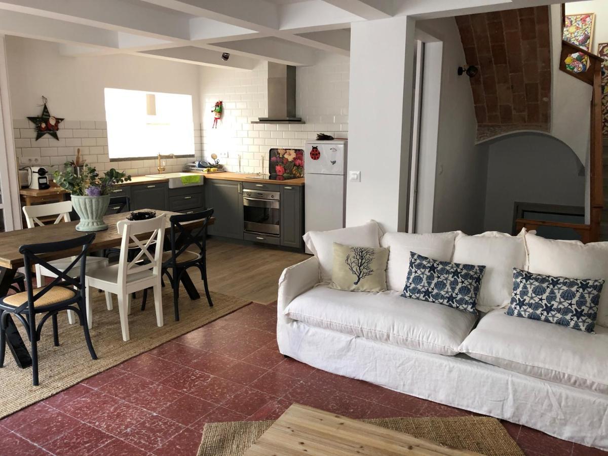 Big Family House In The Center Of El Port De La Selvaアパートメント エクステリア 写真