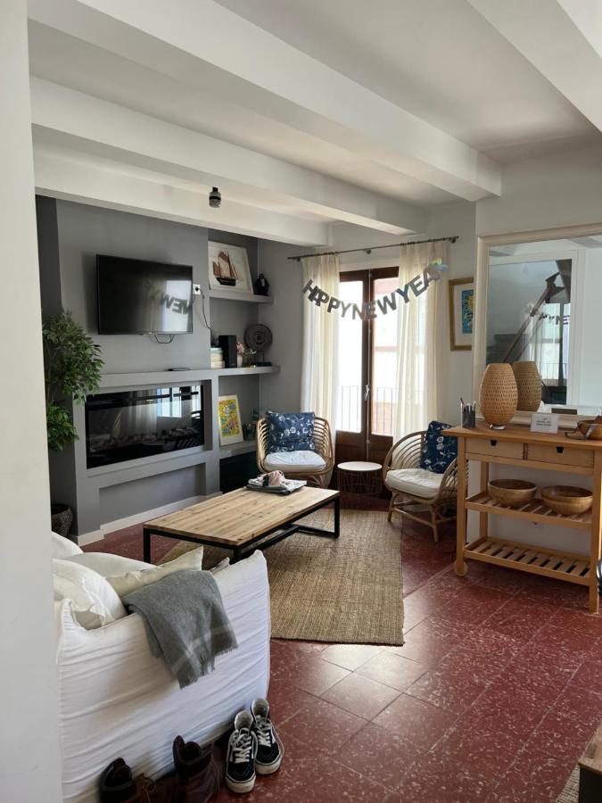 Big Family House In The Center Of El Port De La Selvaアパートメント エクステリア 写真