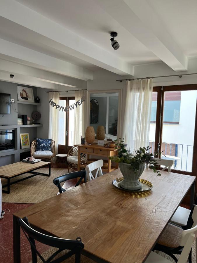 Big Family House In The Center Of El Port De La Selvaアパートメント エクステリア 写真