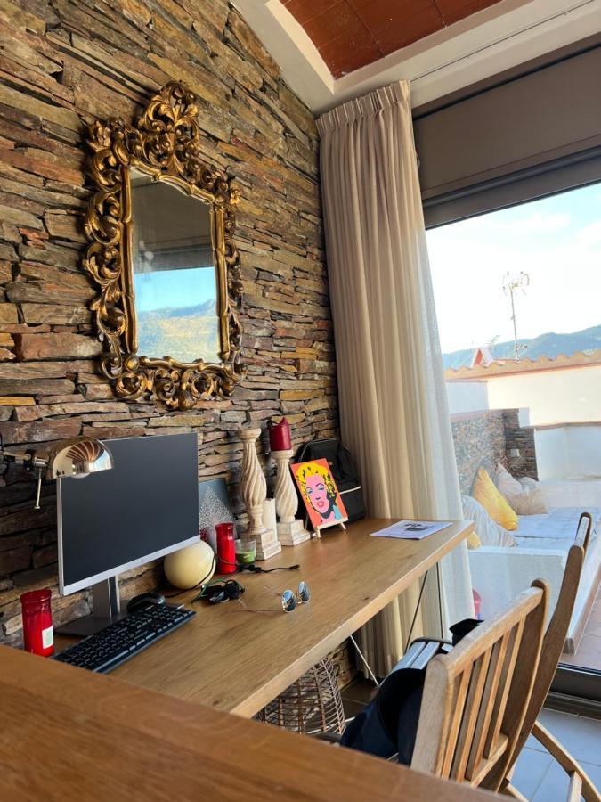 Big Family House In The Center Of El Port De La Selvaアパートメント エクステリア 写真